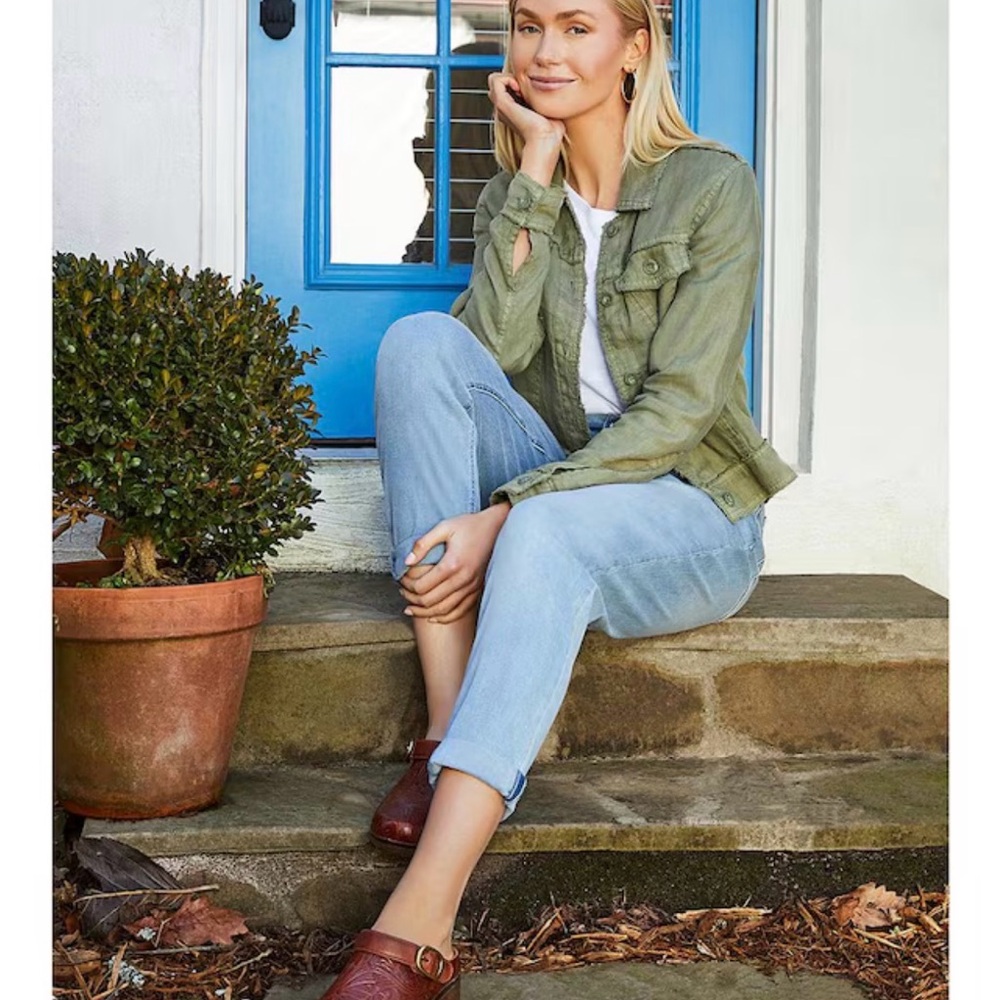 Tommy Bahama Leila Indigo Mid Rise Slim Boyfriend Jeans in Mid Blue Wash - Picture 5 of 16